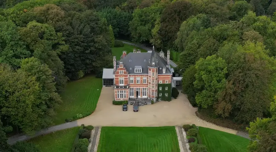 Vue aérienne du Château de Terblock entouré de la Forêt de Soignes