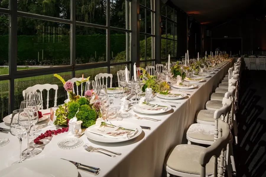 Tables dressées dans l’Orangerie
